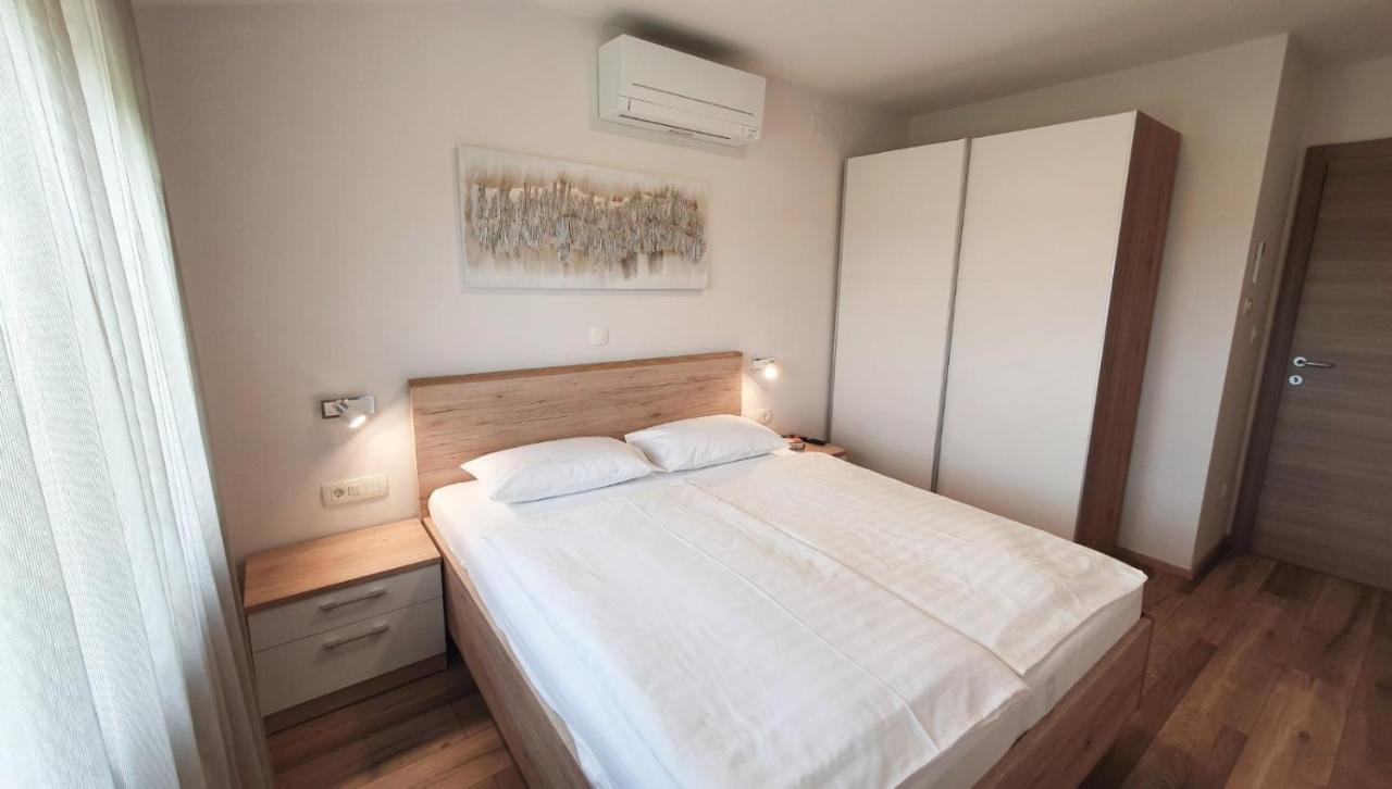Casa Grande - Violette, Silver And Golden With Park And Sea View Apartment Labin (Istria)